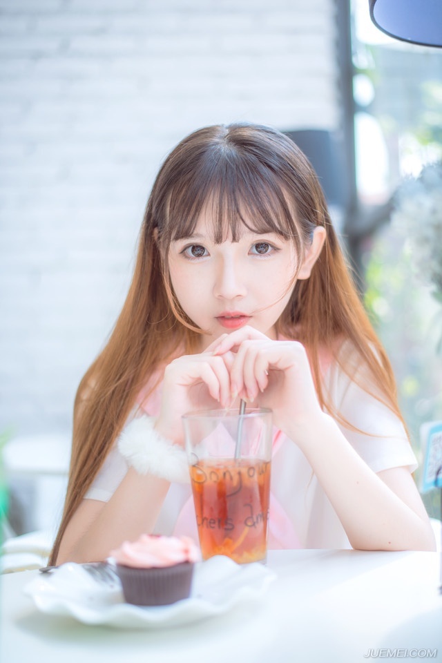 凡事不要想得太复杂，手握的太紧，东西会碎，手会疼。
